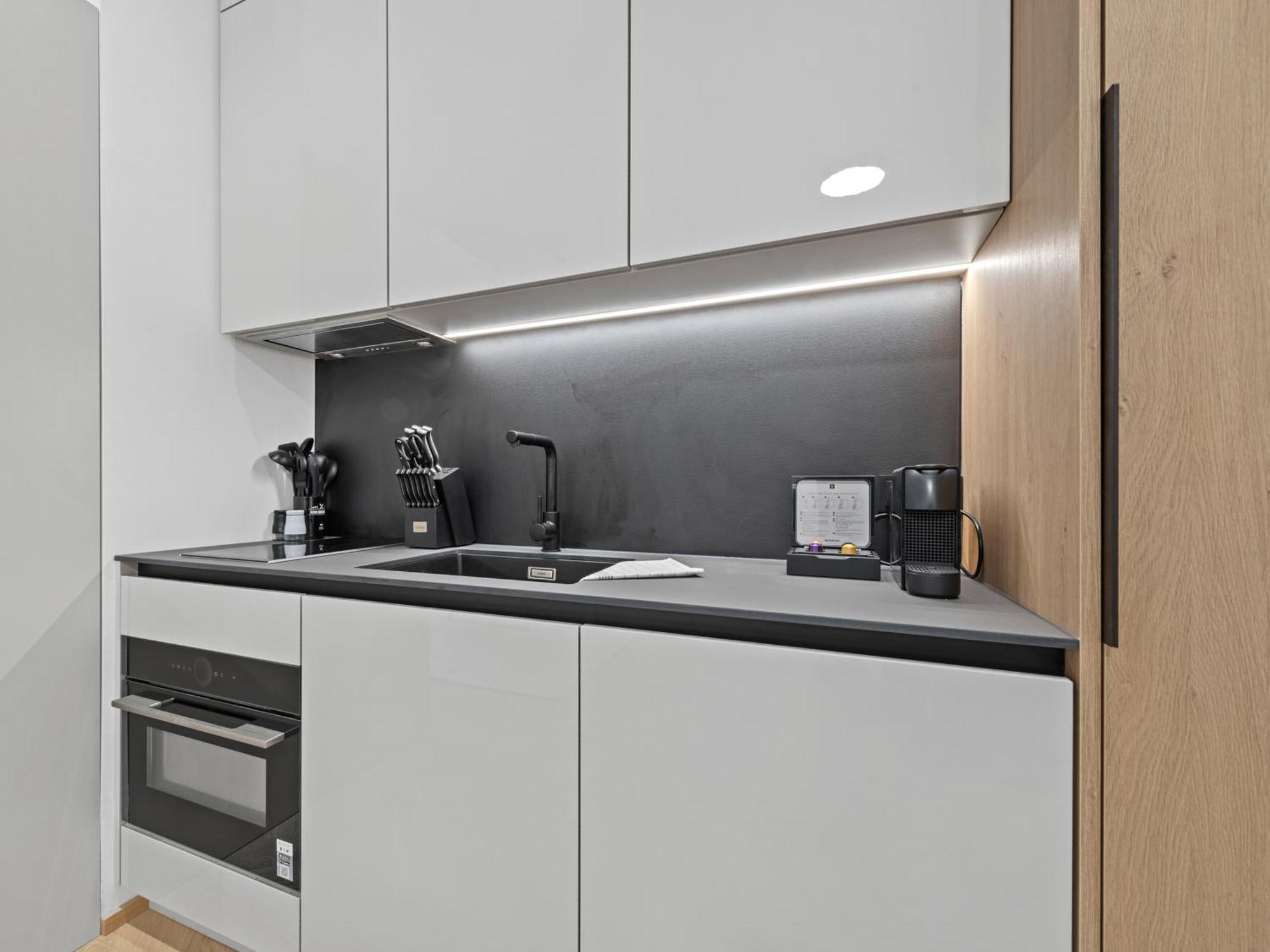 Gt7 Apartments District 9 - Managed By Sky9 Apartments Wina Bagian luar foto