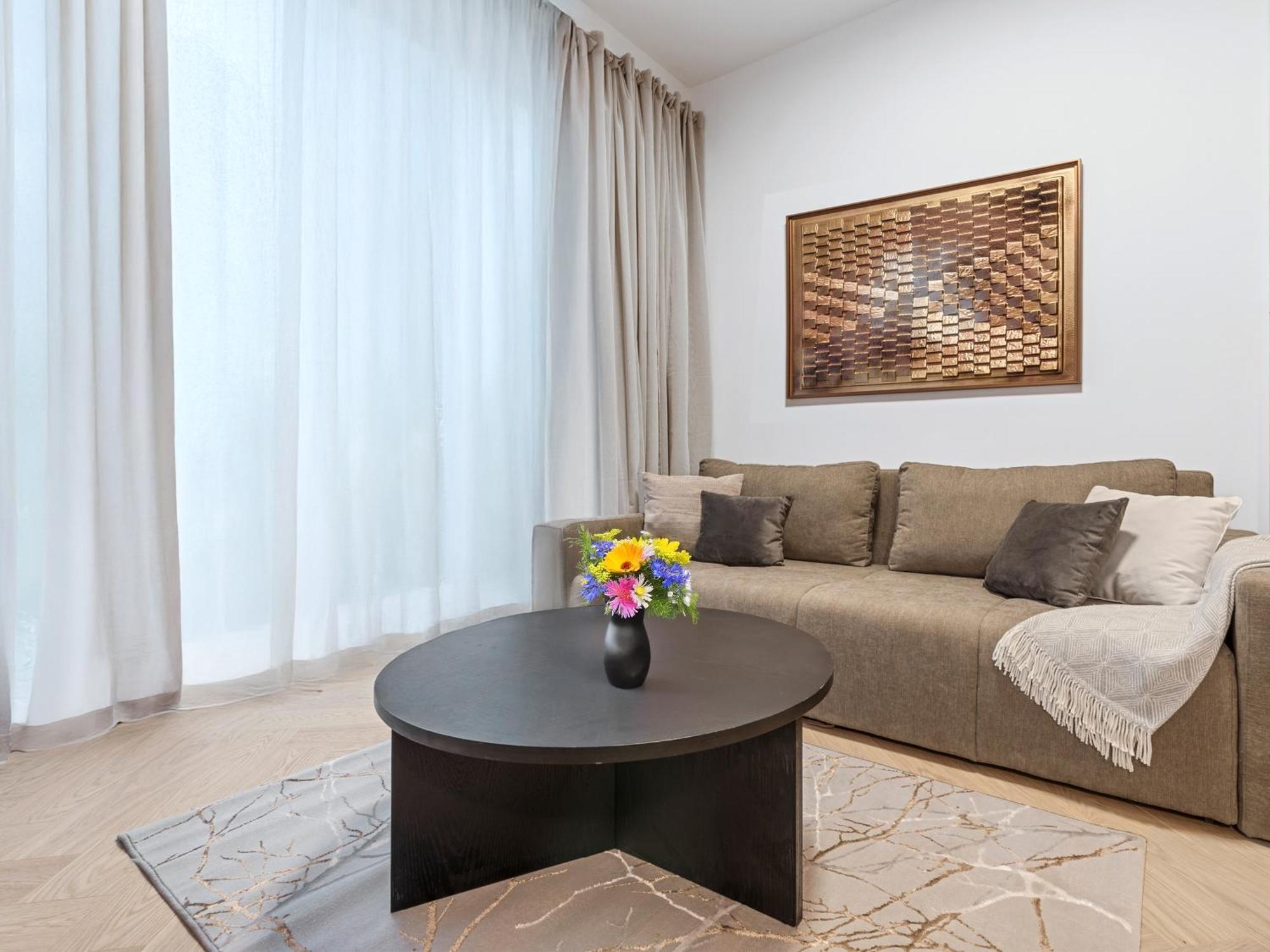 Gt7 Apartments District 9 - Managed By Sky9 Apartments Wina Bagian luar foto